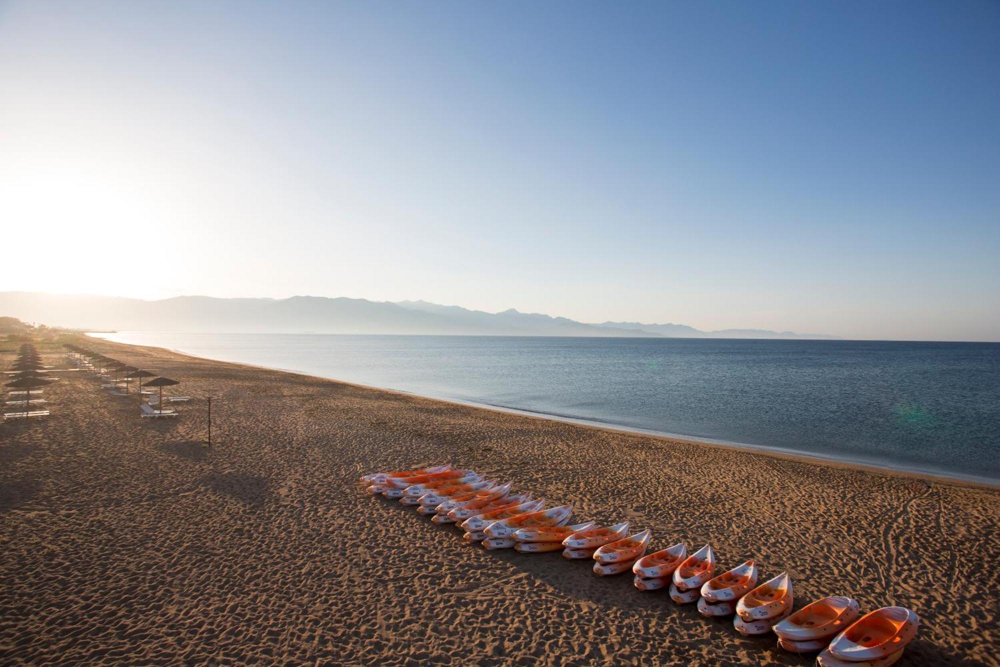 Neilson Messini Activity Beach Club Hotel Каламата Екстериор снимка